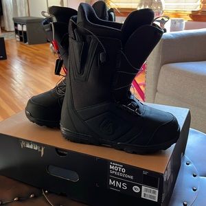 Burton Moto Speedzone Snowboard Boots mens size 10.5 BRAND NEW NEVER USED